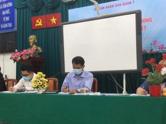 Tin tức trong ngày - TP HCM: Buộc thôi việc giáo viên uống thuốc tự tử trước mặt hiệu trưởng