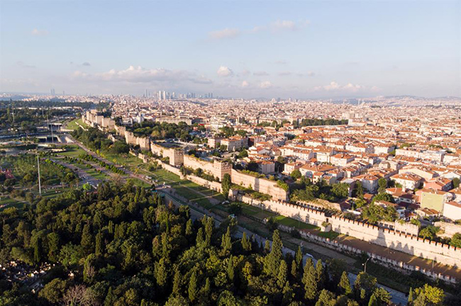 Những bức tường cổ của Istanbul, Thổ Nhĩ Kỳ: Những bức tường thành cổ của Istanbul còn được gọi là bức tường thành Constantinople được cho là một trong những công trình quan trọng nhất trong lịch sử phương Tây.&nbsp;
