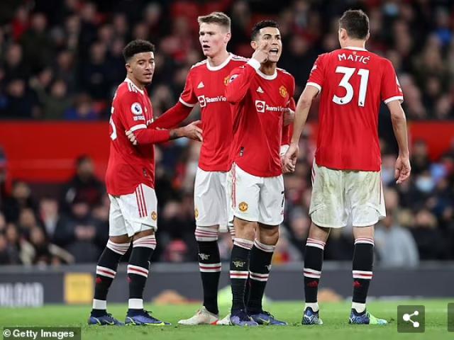 Bóng đá - MU đại loạn: Nửa đội hình bất mãn HLV Rangnick, Ronaldo bị đồng đội ngó lơ