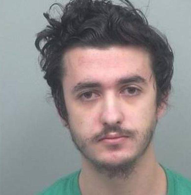 Gesart Hoxha đã thực hiện hành vi đồi bại với bé gái 12 tuổi.