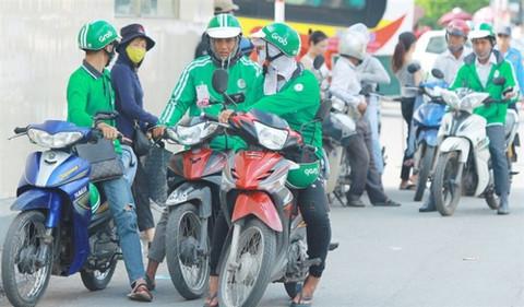 Tài xế xe ôm truyền thống lẫn công nghệ cần cảnh giác trước “bẫy” của kẻ gian. Ảnh minh hoạ
