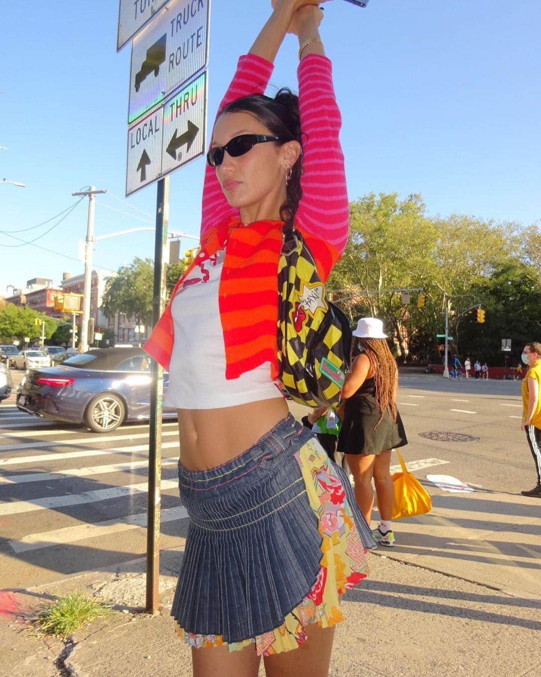 Những xu hướng thời trang Y2K độc đáo nhất từ Bella Hadid - 2