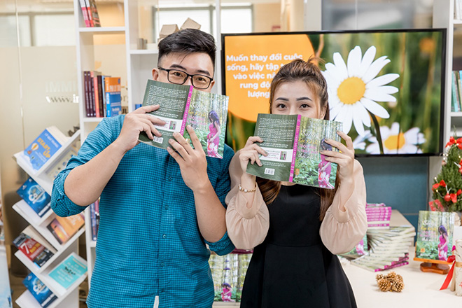 Sách “Sống rực rỡ đi, cuộc đời là trò chơi thôi mà”: Tôi chọn sống khác đi để không phải hối tiếc “giá như” - 2