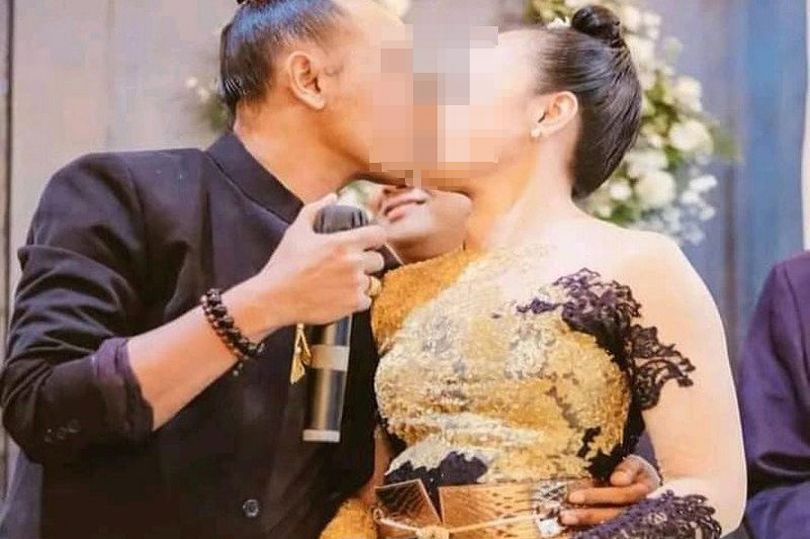 Bức ảnh thầy tế Indonesia công khai hôn vợ gây phẫn nộ.