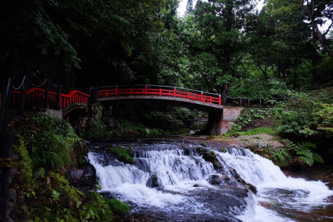 Suối nước nóng Ginzan Onsen đẹp mê hoặc trong ngày mưa - 7