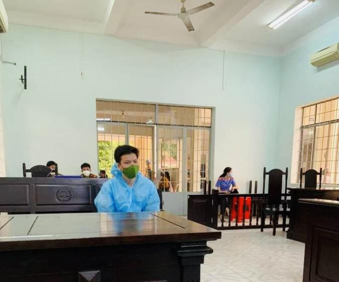 Phạm Hoàng Long tại tòa (ảnh:D.X)