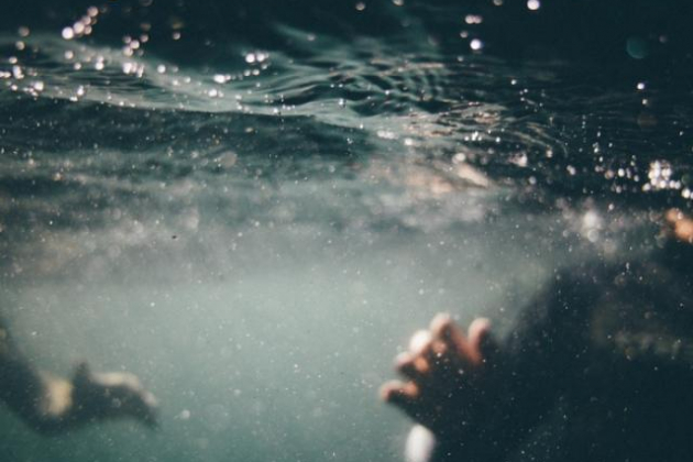 Nữ nhân viên quán bar chết bí ẩn khi đi du lịch: Cuộc tình "sét đánh"