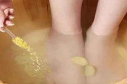 Sức khỏe đời sống - Ngâm chân bằng nước gừng mỗi tối, đúng thời điểm nay, sức khỏe bạn sẽ thay đổi đến bất ngờ