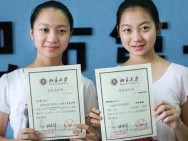 Bạn trẻ - Cuộc sống - 2 chị em sinh đôi mỗi người sống một nơi, cuộc sống sau này trái ngược hoàn toàn