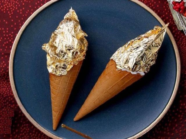 Thị trường - Tiêu dùng - Ăn Tết bằng món dát vàng, tưởng đắt hóa ra giá rất "êm ví"