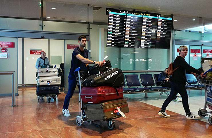 Djokovic bị ngăn nhập cảnh Australia do visa không đủ điều kiện