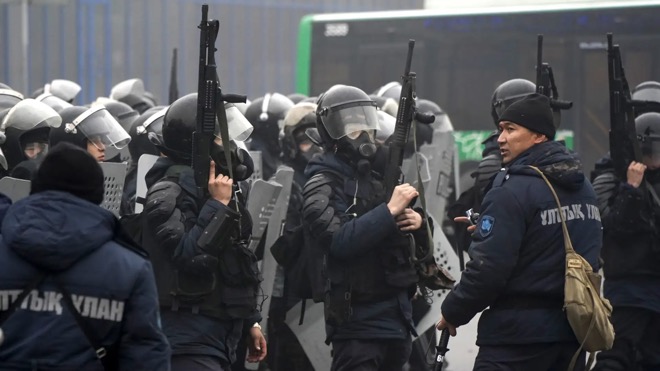 Lực lượng an ninh Kazakhstan đã tiêu diệt hàng chục kẻ khủng bố tấn công trụ sở cảnh sát.