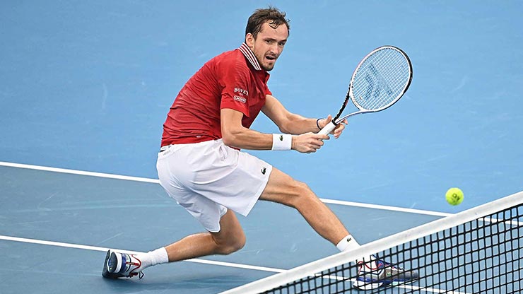 Daniil Medvedev chơi tốt ở cả trận đánh đơn và đôi nam giúp Nga thắng ngược Italia để tiến vào bán kết ATP Cup năm nay