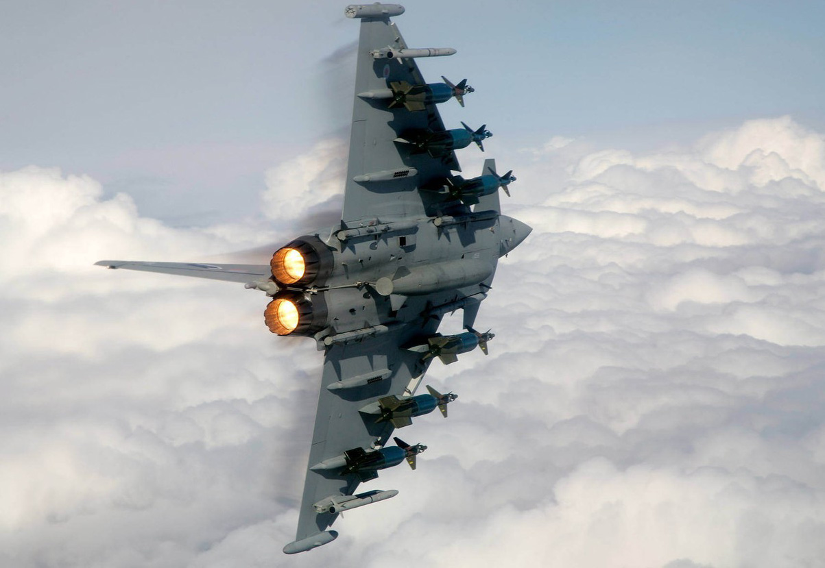 "Chiến binh châu Âu" EF-2000 sở hữu dàn vũ khí khủng mức nào? - 1