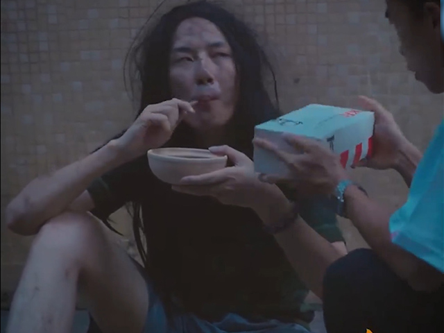 Cười 24H - Chàng trai giúp đỡ người ăn xin và sự thật khóc không thành tiếng