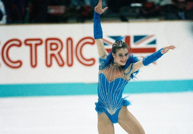 Tại Olympic mùa đông 2022 diễn ra sắp tới, trang phục trượt băng sẽ có nhiều thiết kế đa dạng hơn về kiểu dáng chẳng hạn jumsuit kết hợp với đường sequins được làm thủ công bằng tay, giúp cho các nữ VĐV biểu diễn một cách thoải mái mà không lo gặp sự cố.

