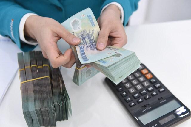 Lãi suất ngân hàng tiếp tục nhích nhẹ. Ảnh minh hoạ