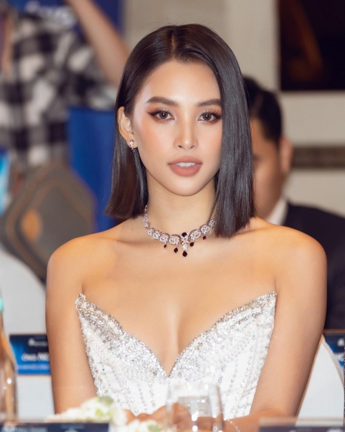 Hoa hậu 10x gốc Quảng Nam thay đổi phong cách ngày càng cá tính hơn - 3