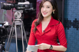 Á hậu Huyền My ăn Tết "thả phanh" vẫn có vóc dáng vạn người mê