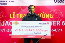 Tin tức trong ngày - Lái xe ôm công nghệ trúng xổ số 214 tỉ đồng