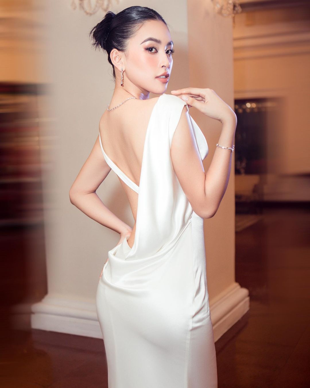Hoa hậu 10x gốc Quảng Nam thay đổi phong cách ngày càng cá tính hơn - 6