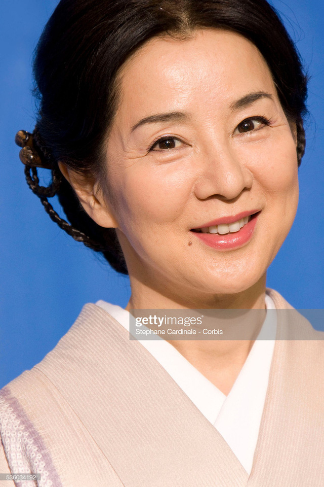 Đã 76 tuổi, nhưng Sayuri vẫn sở hữu gương mặt trẻ trung, làn da căng bóng và rất ít nếp nhăn.