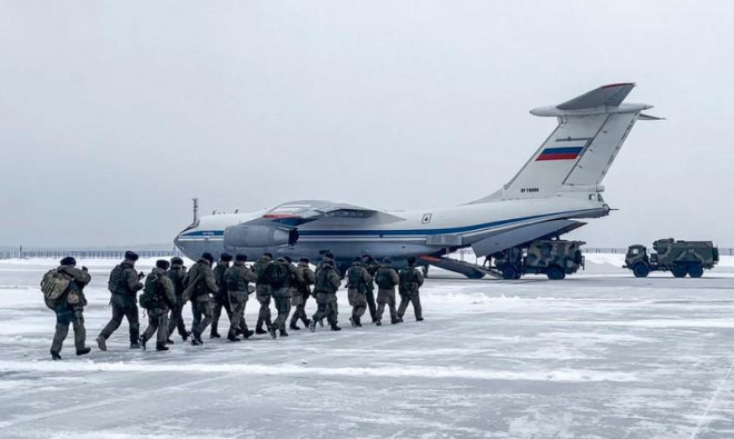 Nga lập phi đội hỗ trợ Kazakhstan, 12 máy bay đã xuất phát - 1