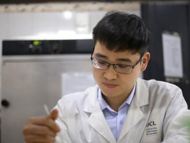 Bạn trẻ - Cuộc sống - Chàng trai trường làng bảo vệ luận án tiến sỹ ở tuổi 27