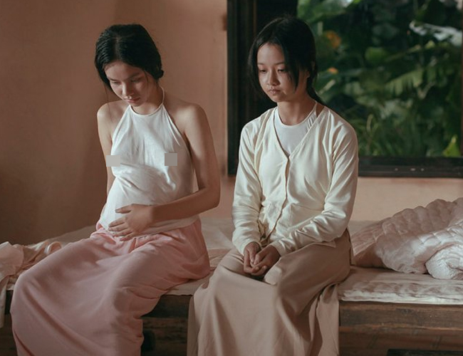 Đứng ở góc nhìn chuyên môn nghệ thuật,&nbsp;nhiếp ảnh gia&nbsp;DzungArt Nguyễn&nbsp;nhận định, nhìn chung, điện ảnh luôn tôn trọng sự thật đời thực, có điều sự thật ở đây - việc mặc áo yếm không phòng hộ lại có chút&nbsp;sexy, hở hang nên mới gây tranh cãi.
