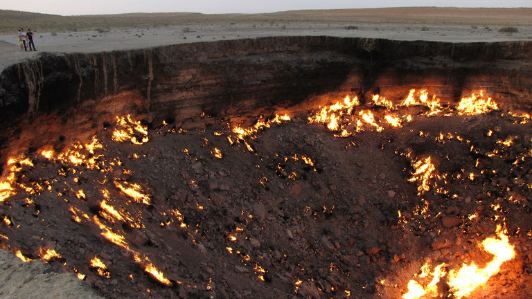 "Cổng địa ngục" đã rực cháy suốt hơn 50 năm qua.