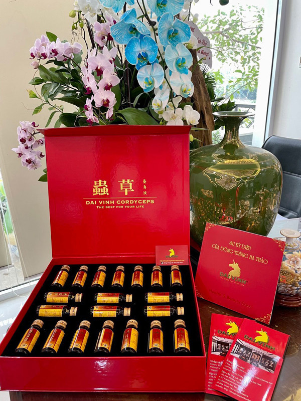 Sản phẩm Đông trùng Hạ thảo Đại Vinh - dạng nước chiết xuất đậm đặc - hộp 20 lọ.