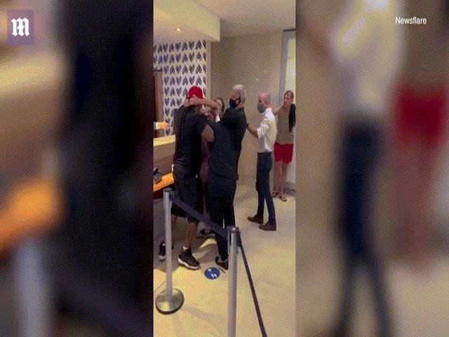 Thế giới - Brazil: Vợ tát người đàn ông ở khách sạn, chồng lãnh cú đấm trời giáng nằm bất tỉnh