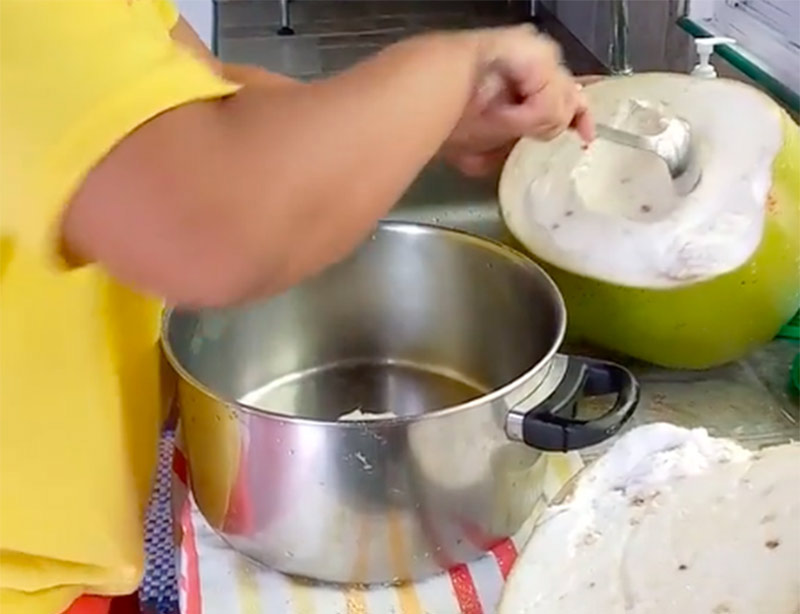 Ngoài ăn tươi, phần ruột cũng có thể đem phơi khô để dùng dần.
