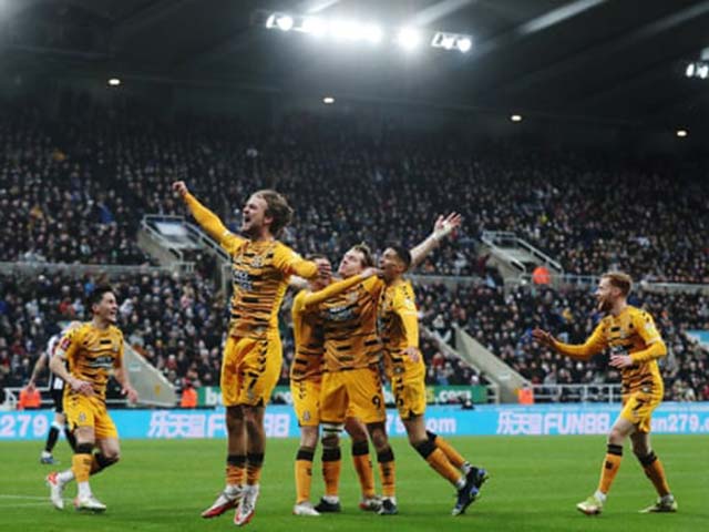 Bóng đá - Video bóng đá Newcastle - Cambridge United: "Thiếu gia" gặp địa chấn choáng váng