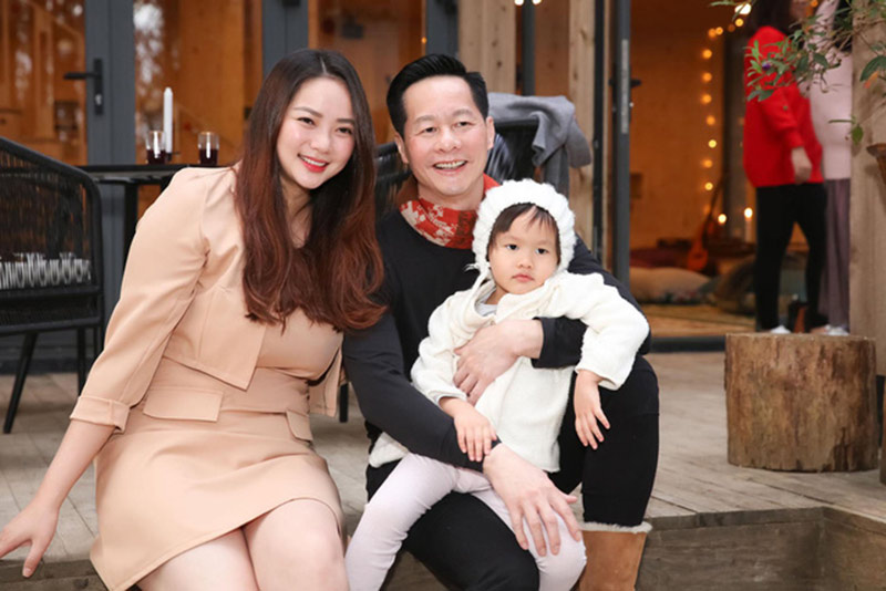 Tuy nhiên cho đến hiện tại, hơn 4 năm sau khi cùng xây dựng tổ ấm, có một thiên thần nhỏ là bé Bồ Câu, người ta càng ngày càng thấy Phan Như Thảo quả là một người phụ nữ may mắn. Đại gia Đức An rất yêu thương vợ con.
