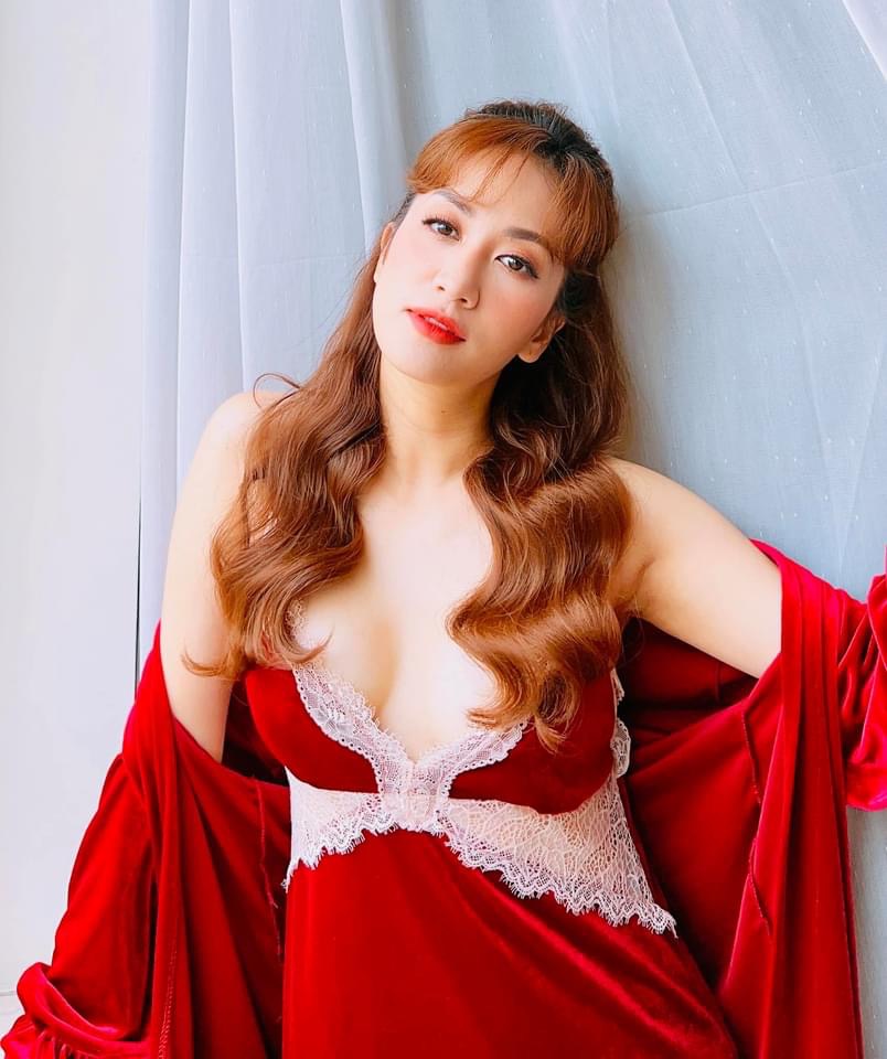 Khánh Thi, mẫu Tây Andrea… khiến fan nam không thể rời mắt vì quá sexy - 1