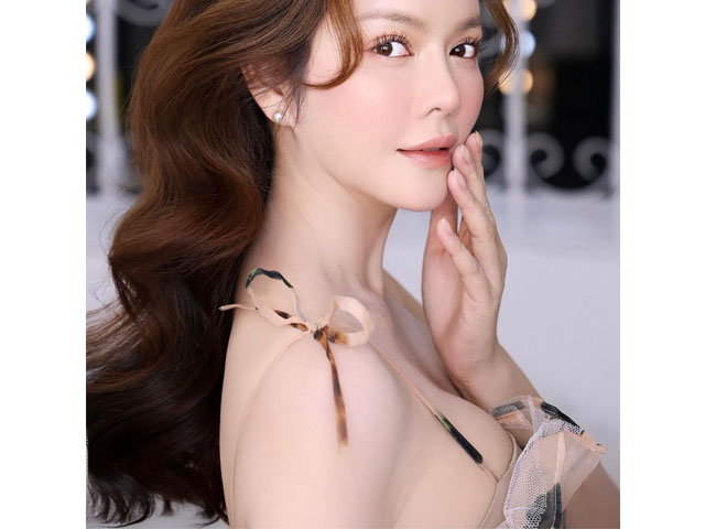 Thời trang - Lý Nhã Kỳ mặc gợi cảm không phô nhờ nguyên tắc "chỉ hở 1 điểm"