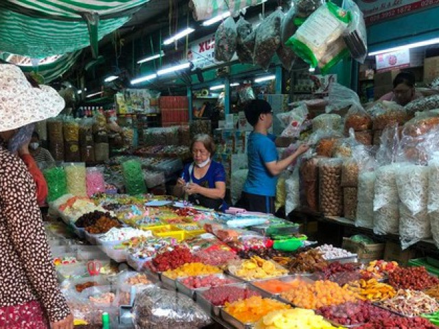 Thị trường - Tiêu dùng - Quầy sạp đóng cửa, tiểu thương ''ngáp dài'' chờ bán hàng Tết