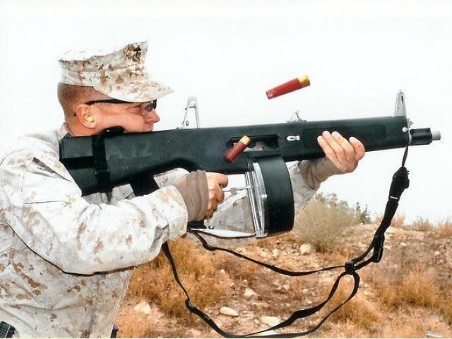 Media - Đáng sợ khẩu "siêu súng" AA-12 vô cùng uy lực của Mỹ