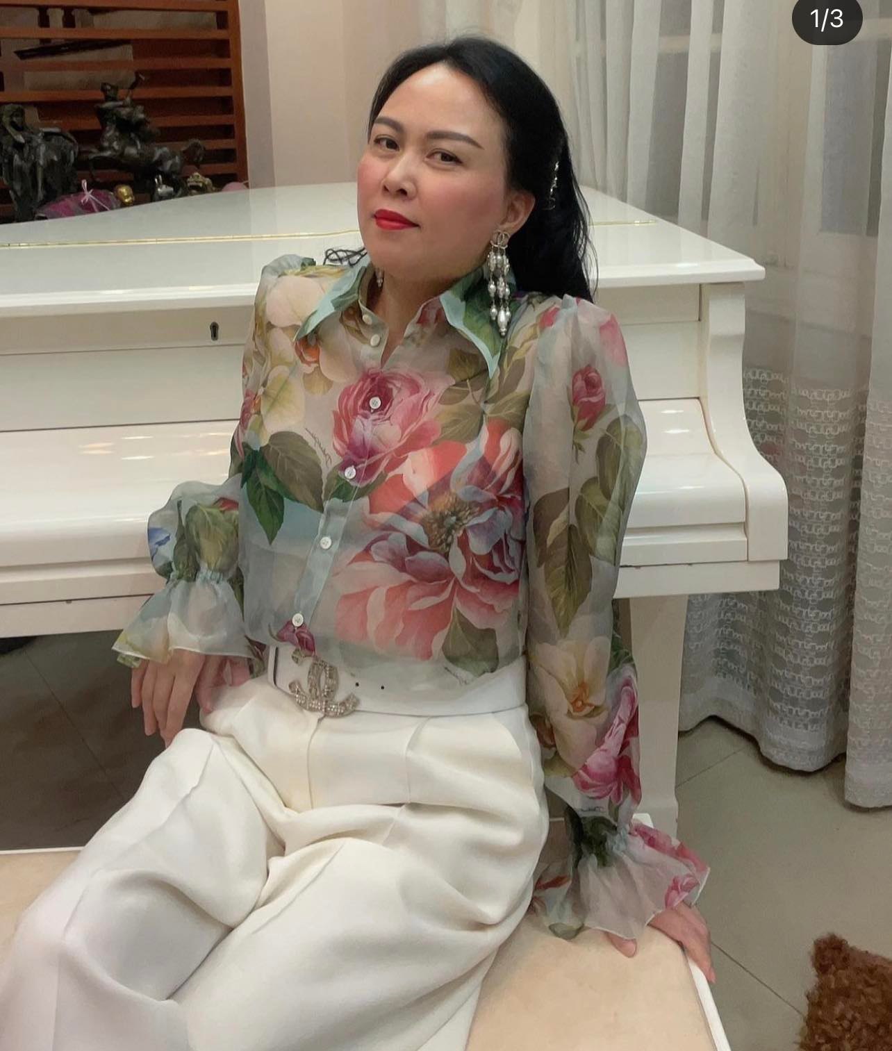 Nữ đại gia Thanh Hoá mặc xuyên thấu gợi cảm nhưng gây khó hiểu dù toàn đồ hiệu - 3