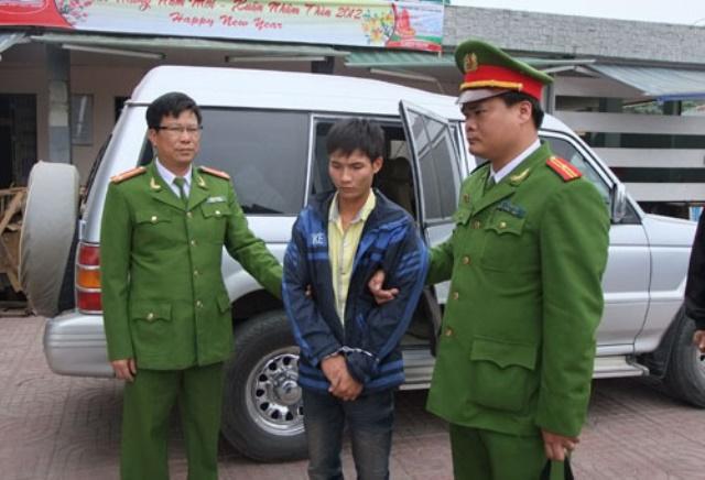 Lực lượng công an di lý đối tượng Thành về Thanh Hóa