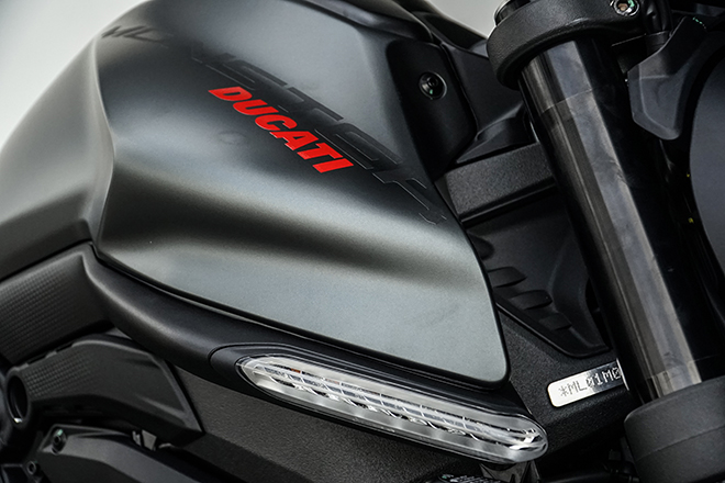 Chi tiết xe mô tô Ducati Monster 937 hoàn toàn mới tại Việt Nam - 9