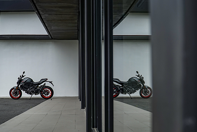 Chi tiết xe mô tô Ducati Monster 937 hoàn toàn mới tại Việt Nam - 11