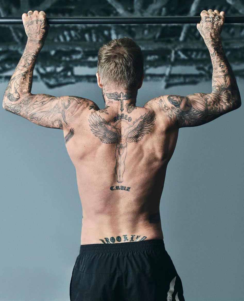 David Beckham cởi áo lộ body cuồn cuộn, nổi cơ rắn chắc khi quay ...