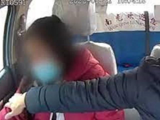 Phi thường - kỳ quặc - Cô gái boa số tiền lớn nhưng tài xế nhất quyết không nhận, nguyên nhân gây sốc tột độ