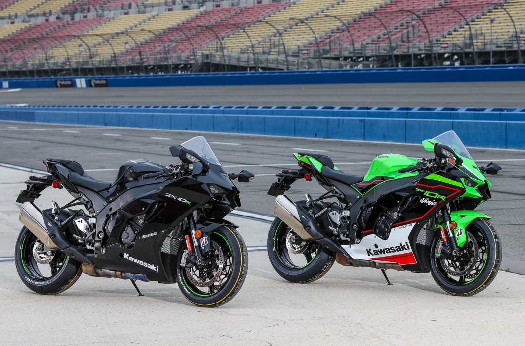 Đặc biệt, Kawasaki Ninja ZX-10R 2021 mang phong cách cứng cáp, mạnh mẽ với thiết kế được hãng xe Nhật Bản trau chuốt tỉ mỉ đến từng chi tiết.&nbsp;&nbsp;

