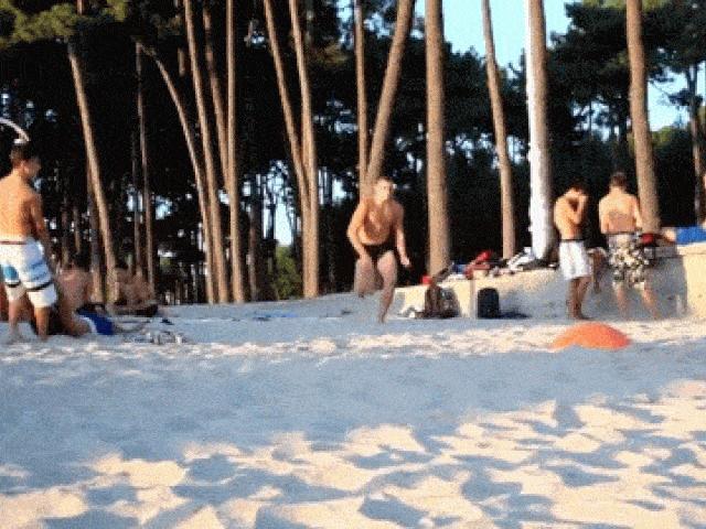 Cười 24H - Các quý ông chỉ muốn "độn thổ" khi gặp phải những sự cố khó đỡ