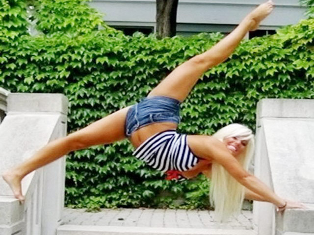 Cười 24H - Ngỡ ngàng với các cô nàng có sở thích "xoạc" khắp mọi nơi