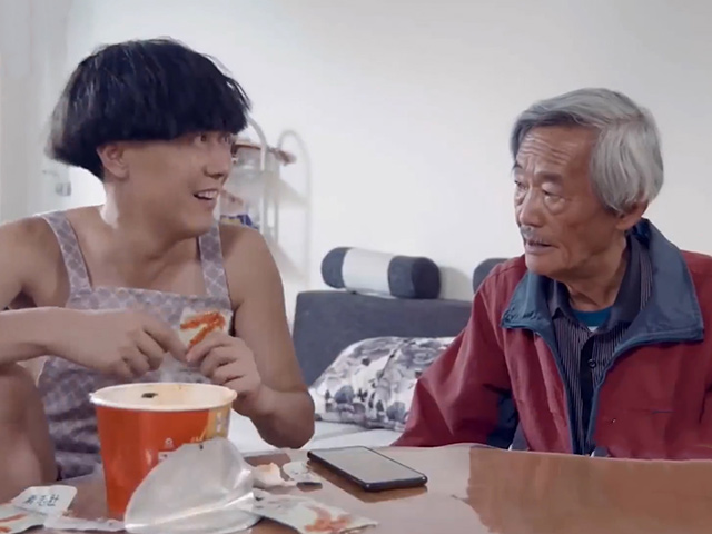 Cười 24H - Chàng trai bất ngờ khi mình sinh ra trong gia đình nghèo "gia truyền"