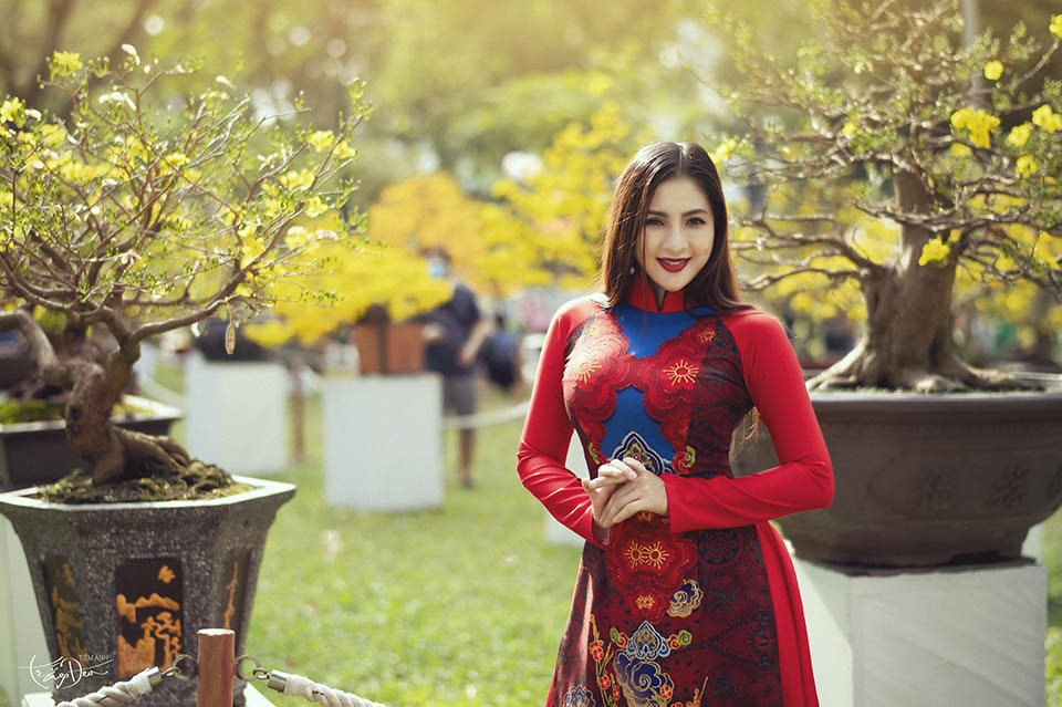 Tết Nguyên Đán 2022, người mẫu Thái Nhã Vân về Việt Nam đón Tết cùng gia đình và người thân tại quê nhà Sóc Trăng. Nhân dịp này, cô đầu tư nhiều trang phục áo dài để thực hiện bộ ảnh xuân.&nbsp;